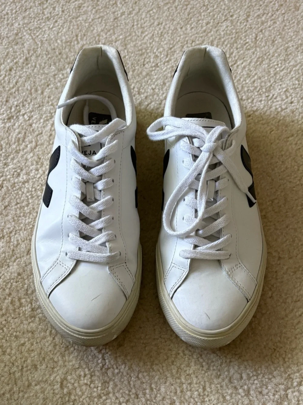 Veja Women’s Esplar Rubber-Trimmed Leather Sneakers. Size 9. - Picture 4 of 11